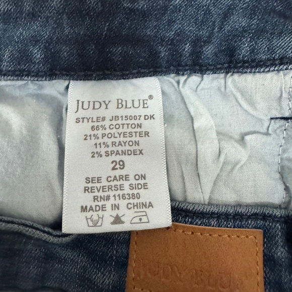 Judy Blue Dark Wash Jean Shorts - Picture 4 of 4